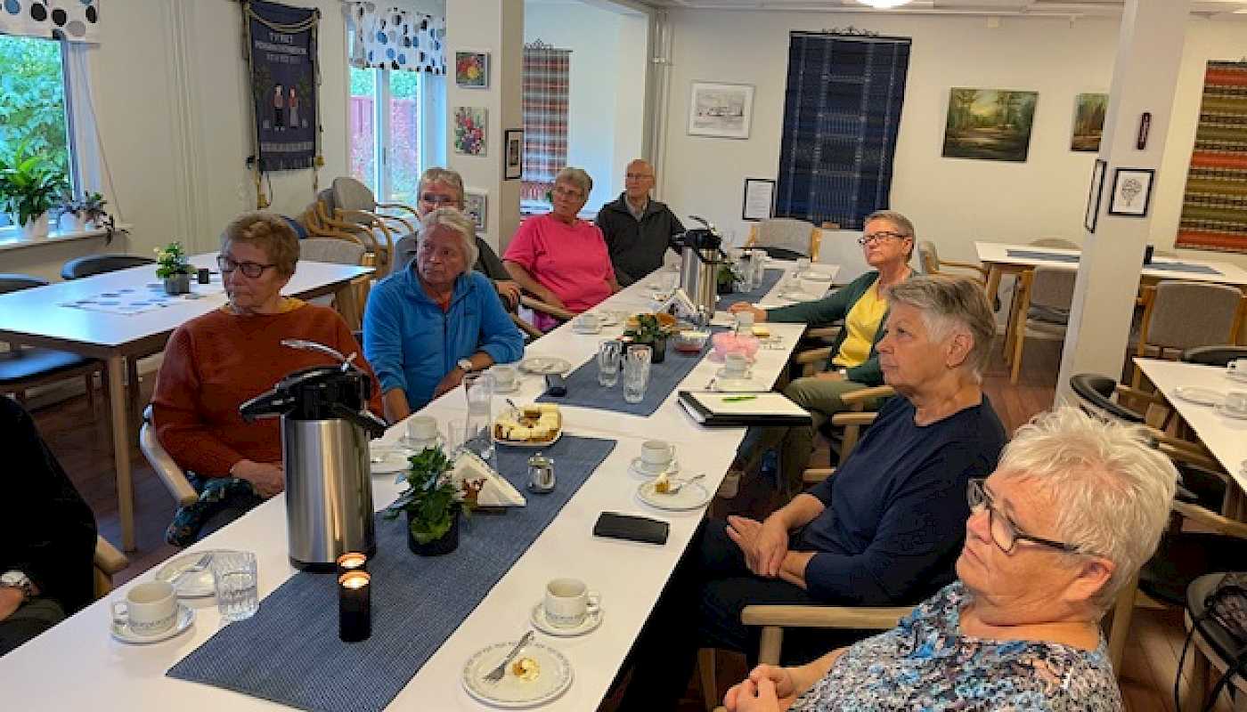 Kaffetreff på Frivilligsentralen i Tynset på tirsdag handlet om velferdsteknologi.