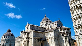 Et bilde som inneholder katedralen i Pisa